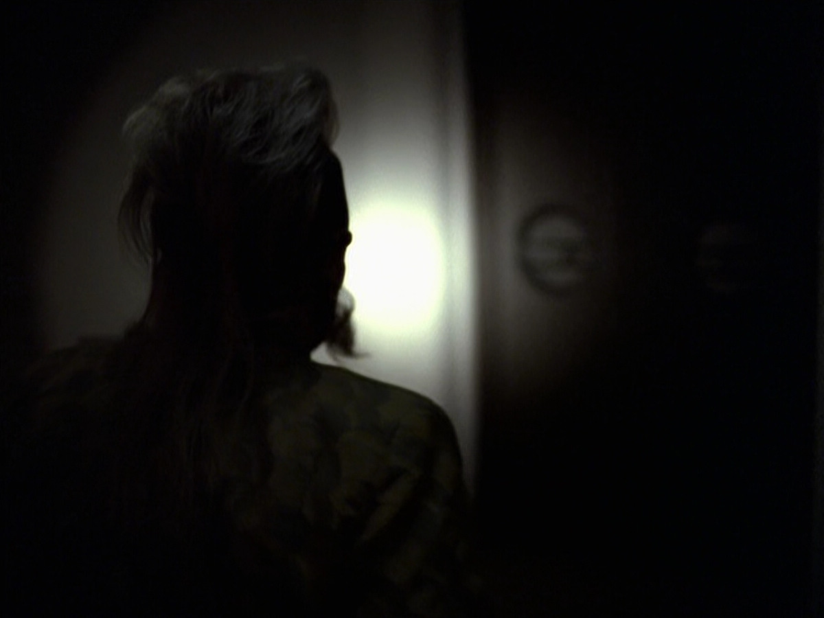 extant_StarTrek_VOY_6x25-TheHauntingOfDeckTwelve_02105.jpg