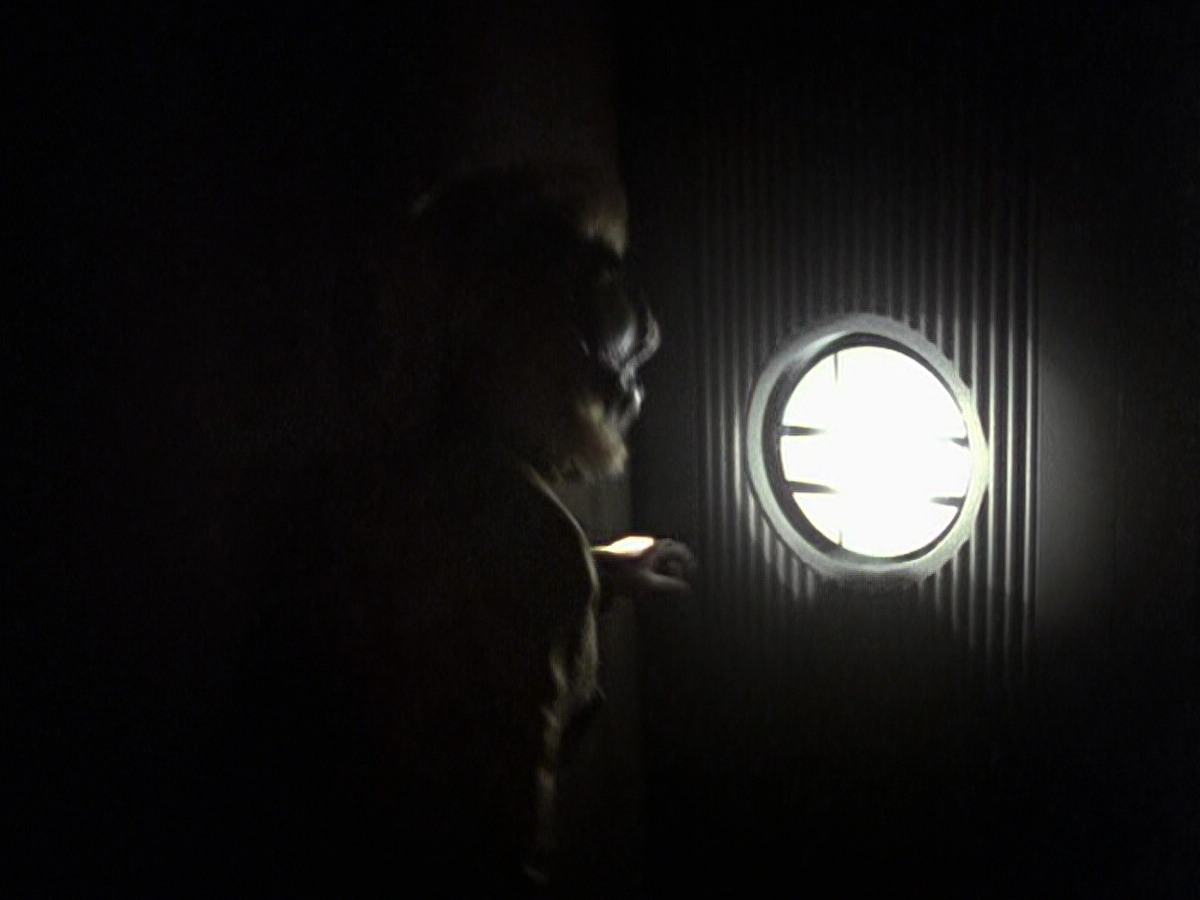 extant_StarTrek_VOY_6x25-TheHauntingOfDeckTwelve_02111.jpg
