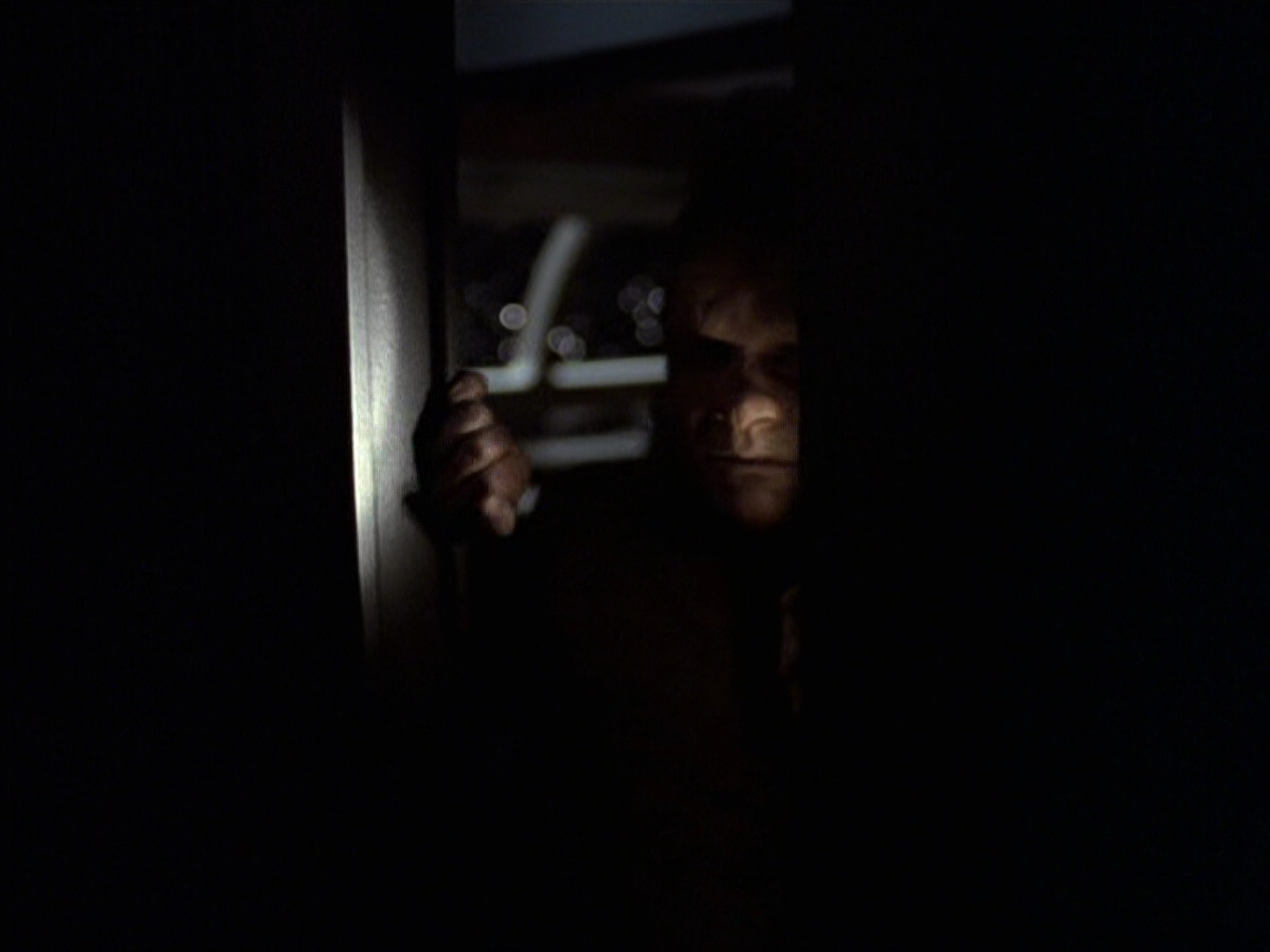 extant_StarTrek_VOY_6x25-TheHauntingOfDeckTwelve_02122.jpg