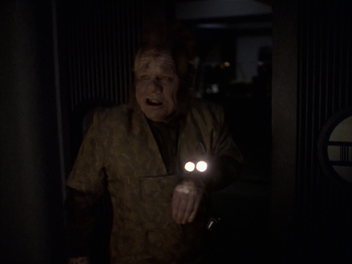 extant_StarTrek_VOY_6x25-TheHauntingOfDeckTwelve_02129.jpg