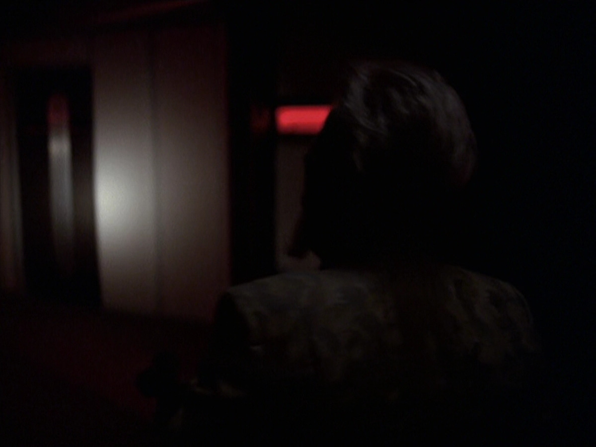 extant_StarTrek_VOY_6x25-TheHauntingOfDeckTwelve_02135.jpg