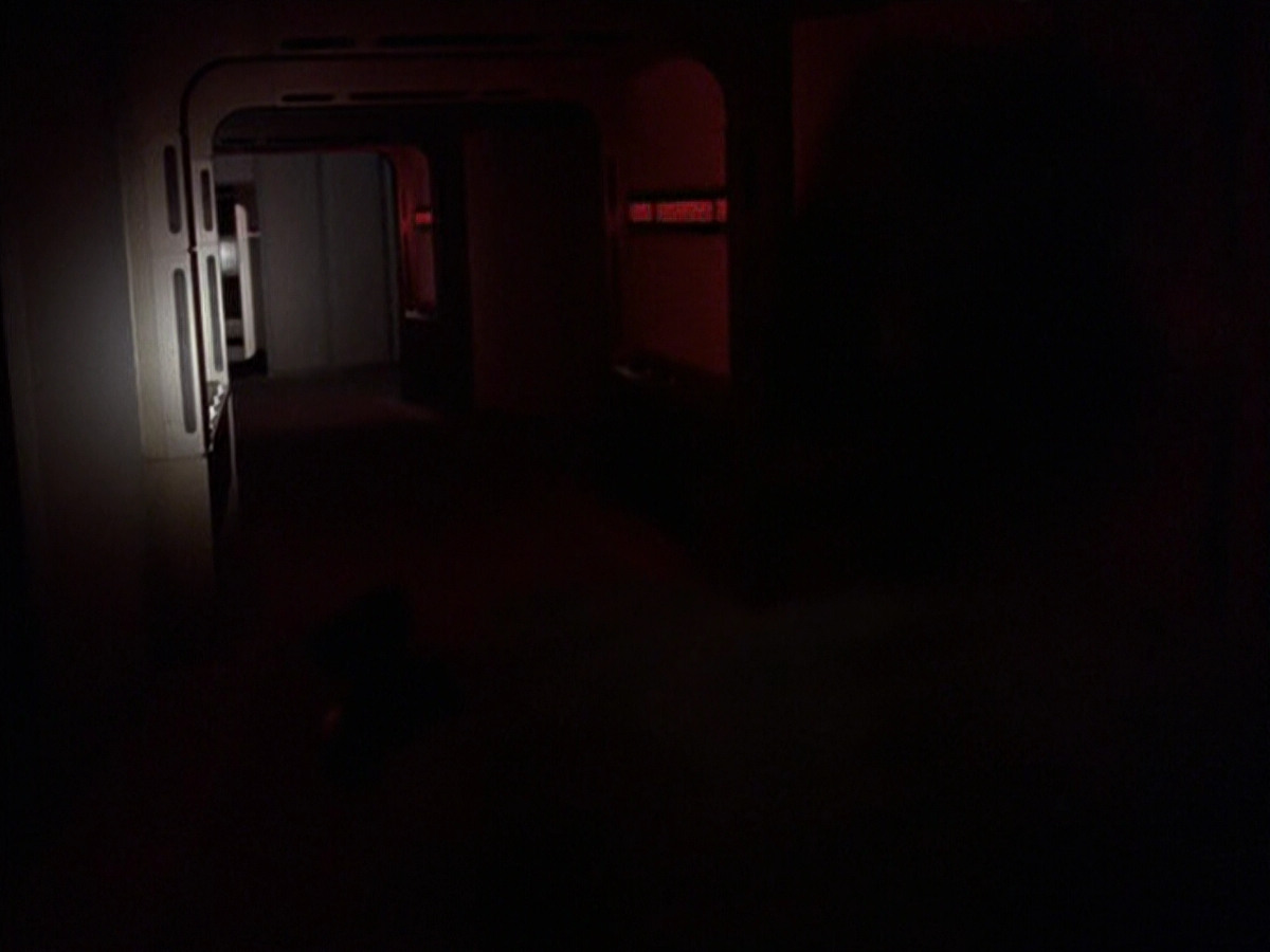 extant_StarTrek_VOY_6x25-TheHauntingOfDeckTwelve_02140.jpg