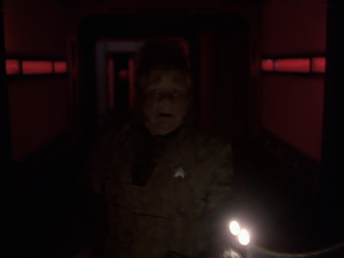 extant_StarTrek_VOY_6x25-TheHauntingOfDeckTwelve_02148.jpg