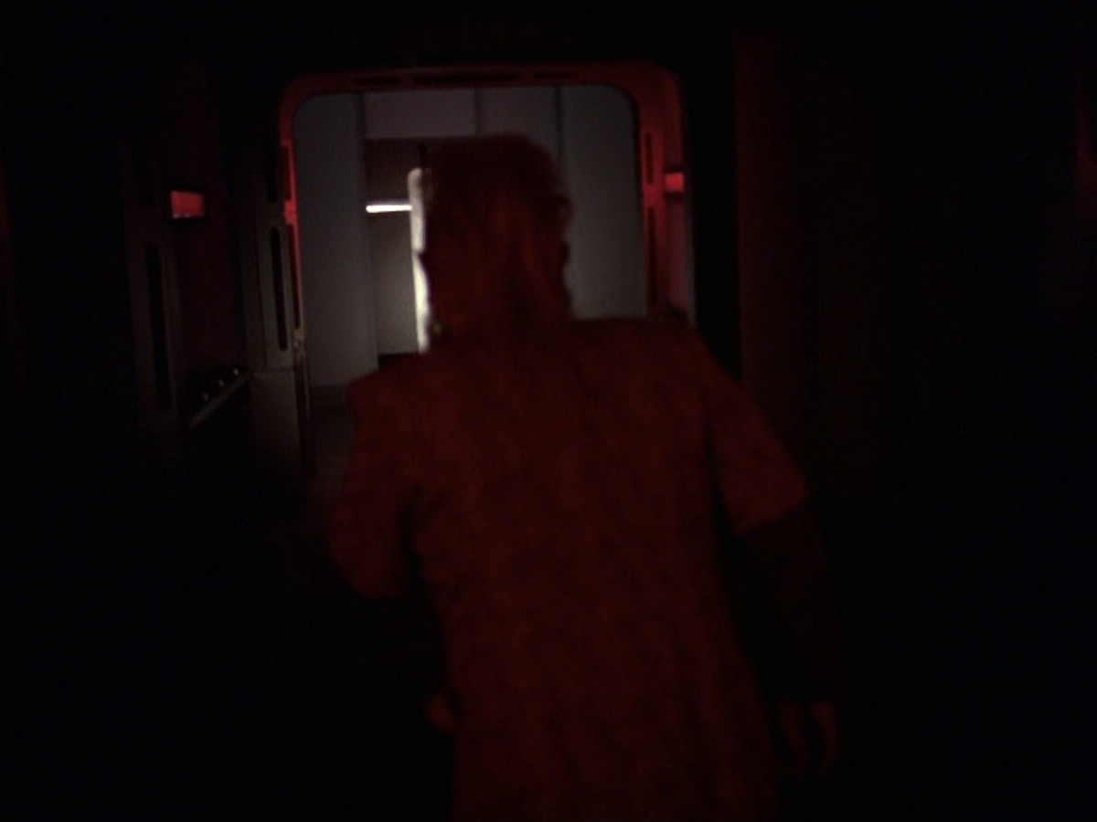 extant_StarTrek_VOY_6x25-TheHauntingOfDeckTwelve_02154.jpg