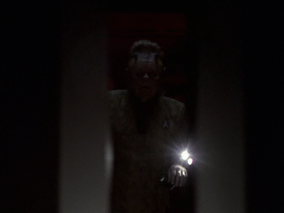 extant_StarTrek_VOY_6x25-TheHauntingOfDeckTwelve_02165.jpg
