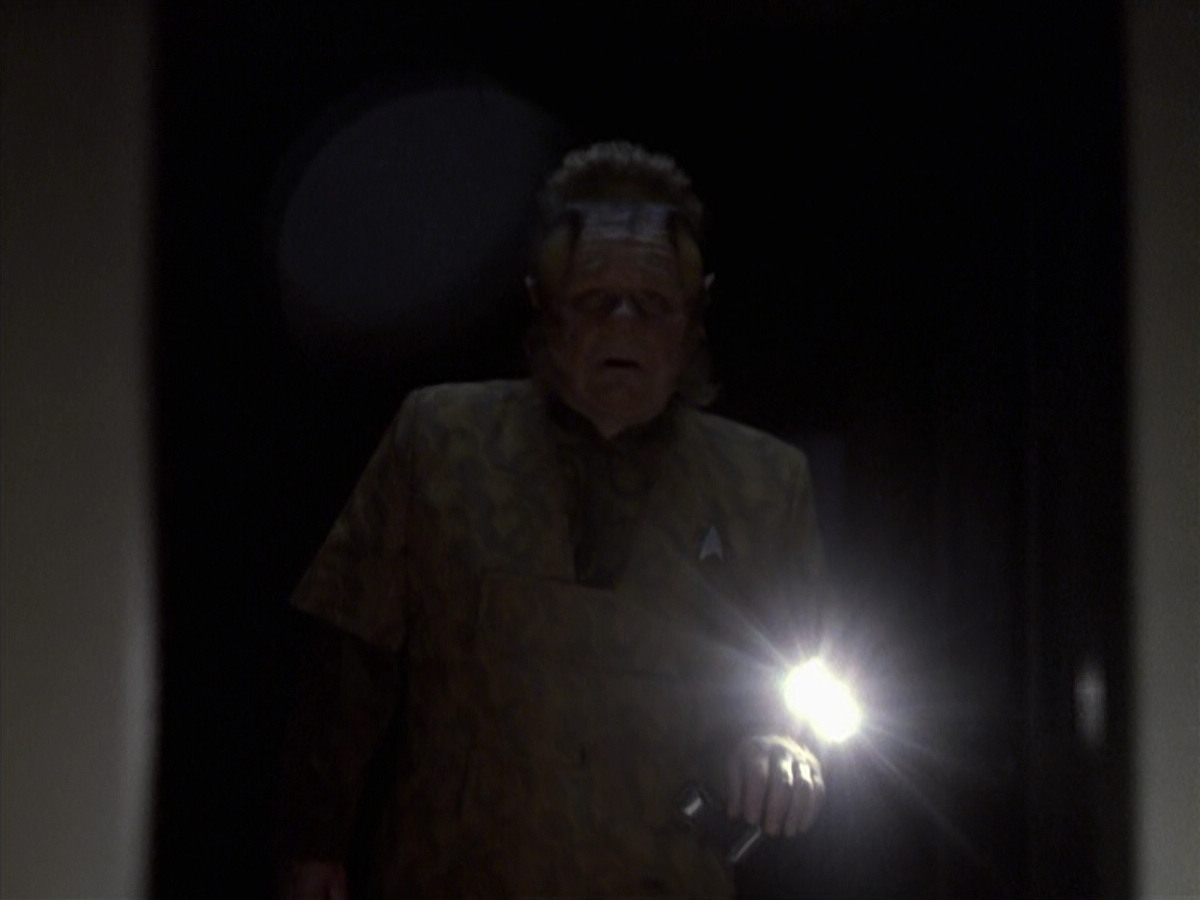 extant_StarTrek_VOY_6x25-TheHauntingOfDeckTwelve_02166.jpg