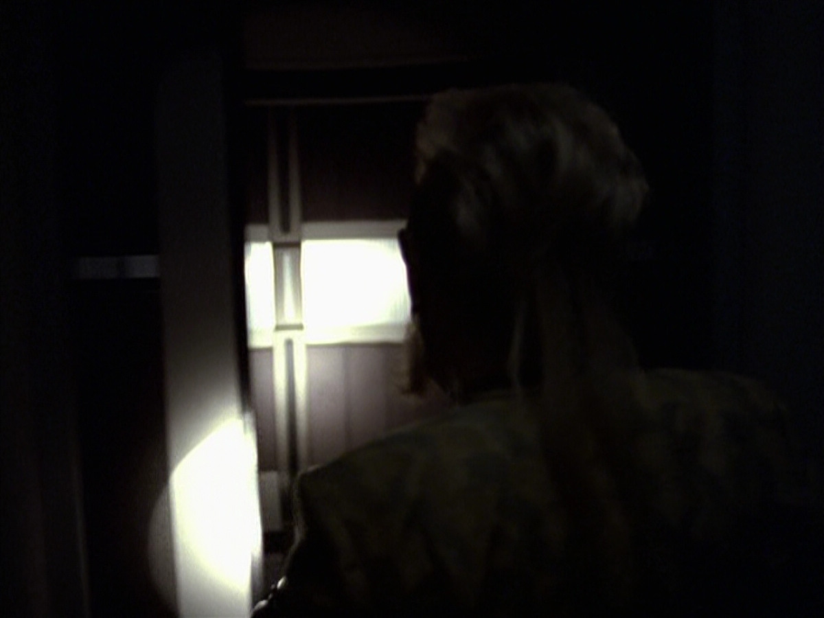 extant_StarTrek_VOY_6x25-TheHauntingOfDeckTwelve_02168.jpg