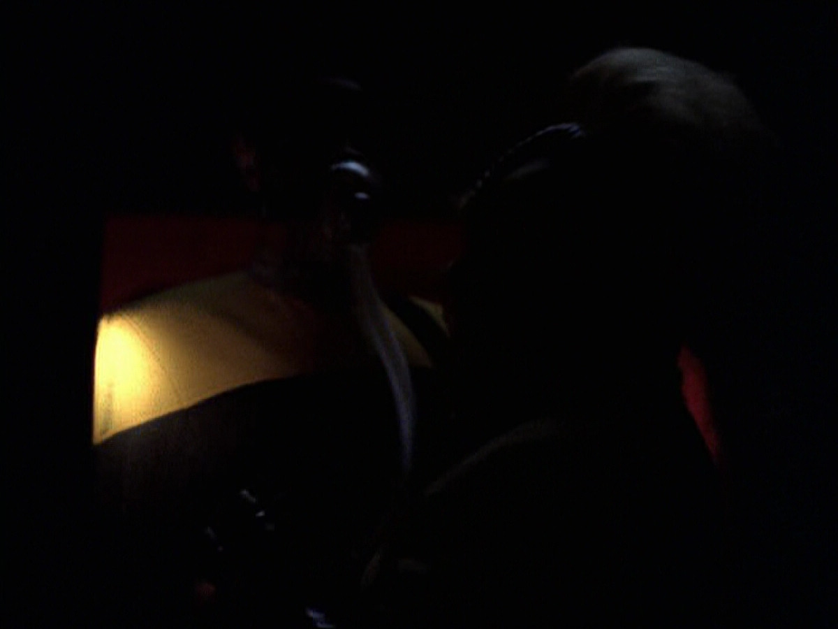 extant_StarTrek_VOY_6x25-TheHauntingOfDeckTwelve_02171.jpg