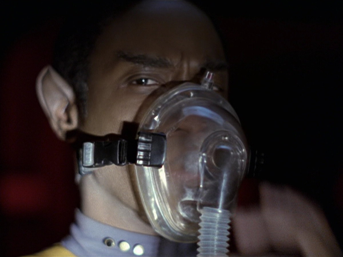 extant_StarTrek_VOY_6x25-TheHauntingOfDeckTwelve_02175.jpg