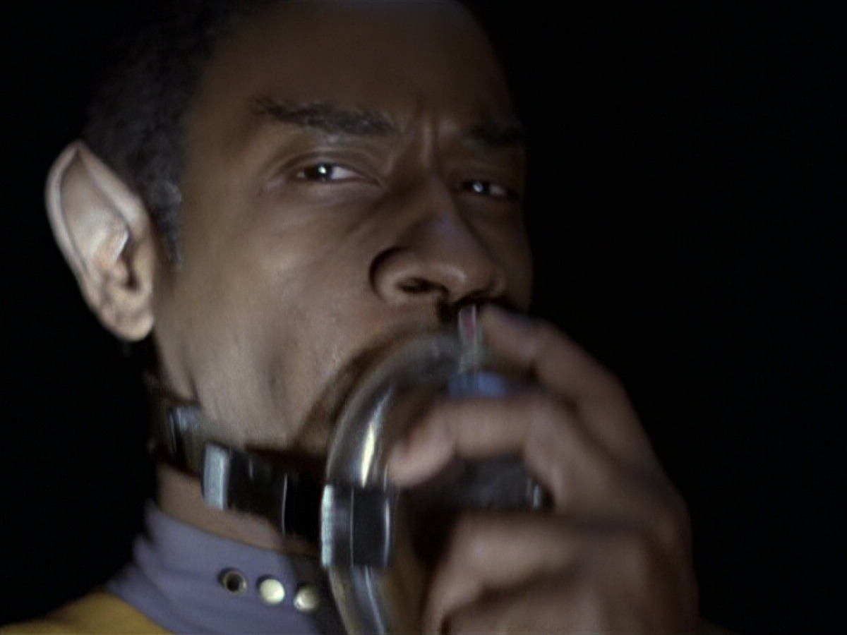 extant_StarTrek_VOY_6x25-TheHauntingOfDeckTwelve_02176.jpg