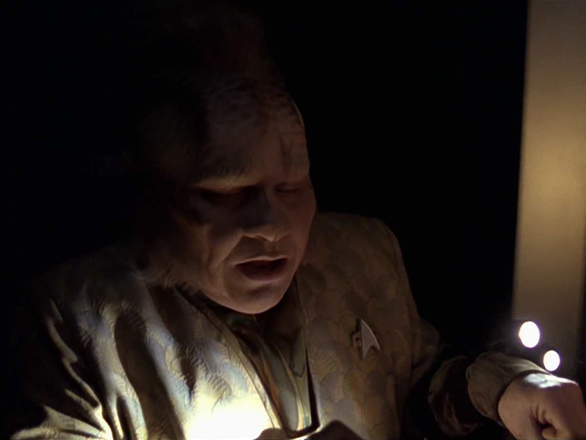 extant_StarTrek_VOY_6x25-TheHauntingOfDeckTwelve_02179.jpg