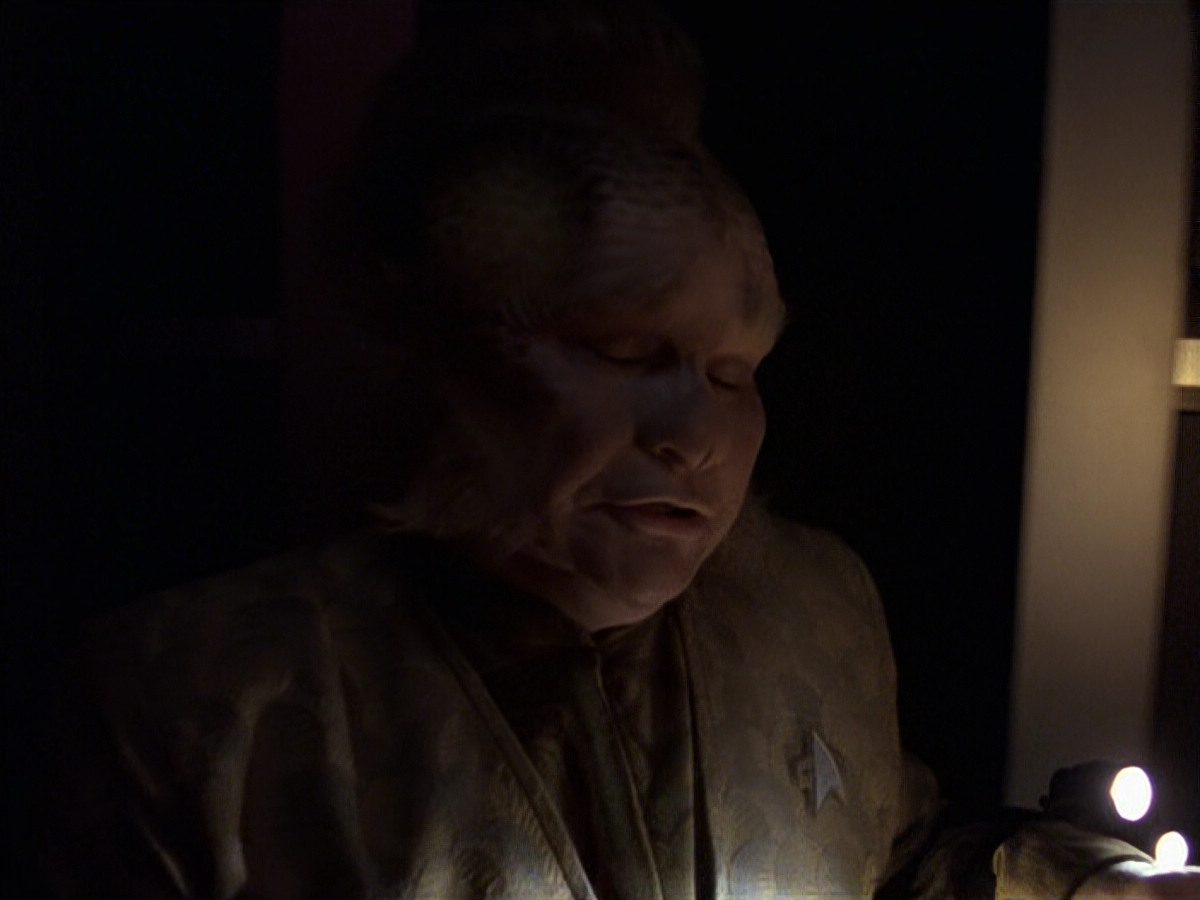 extant_StarTrek_VOY_6x25-TheHauntingOfDeckTwelve_02182.jpg