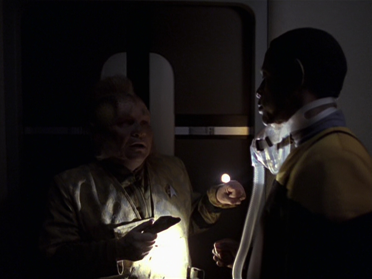 extant_StarTrek_VOY_6x25-TheHauntingOfDeckTwelve_02187.jpg