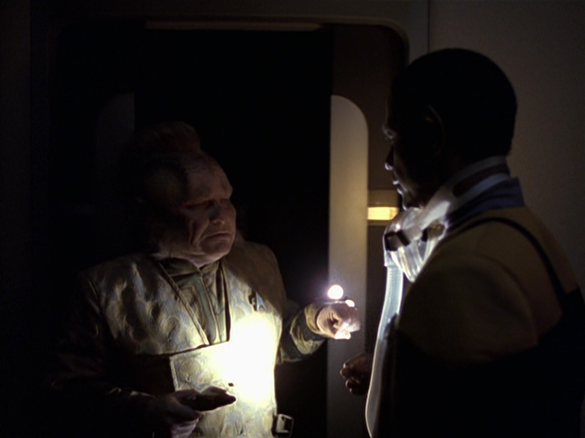 extant_StarTrek_VOY_6x25-TheHauntingOfDeckTwelve_02191.jpg