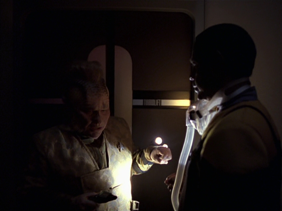 extant_StarTrek_VOY_6x25-TheHauntingOfDeckTwelve_02192.jpg