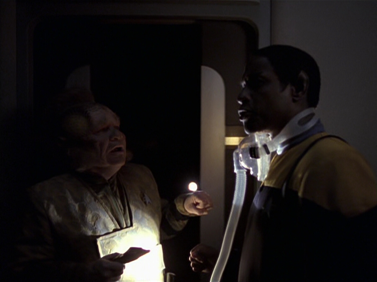 extant_StarTrek_VOY_6x25-TheHauntingOfDeckTwelve_02195.jpg