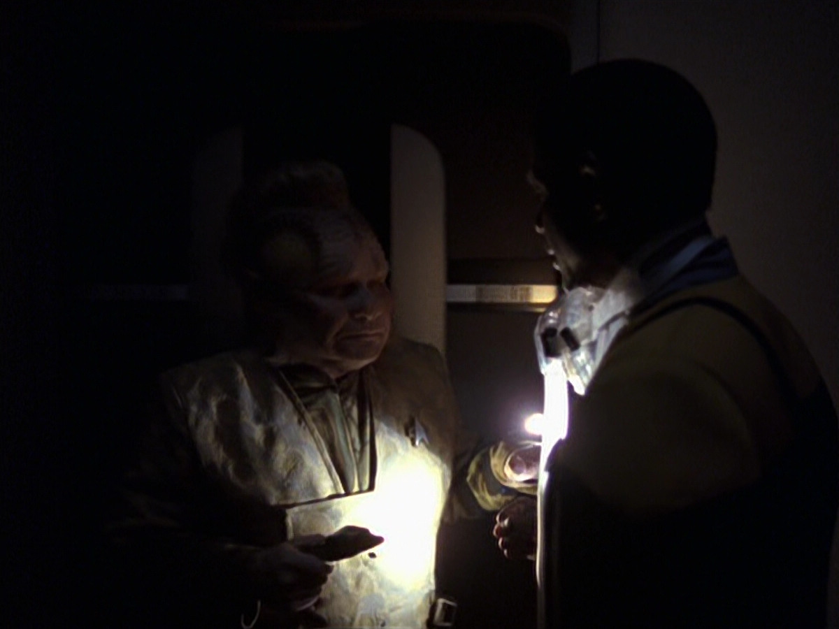 extant_StarTrek_VOY_6x25-TheHauntingOfDeckTwelve_02197.jpg