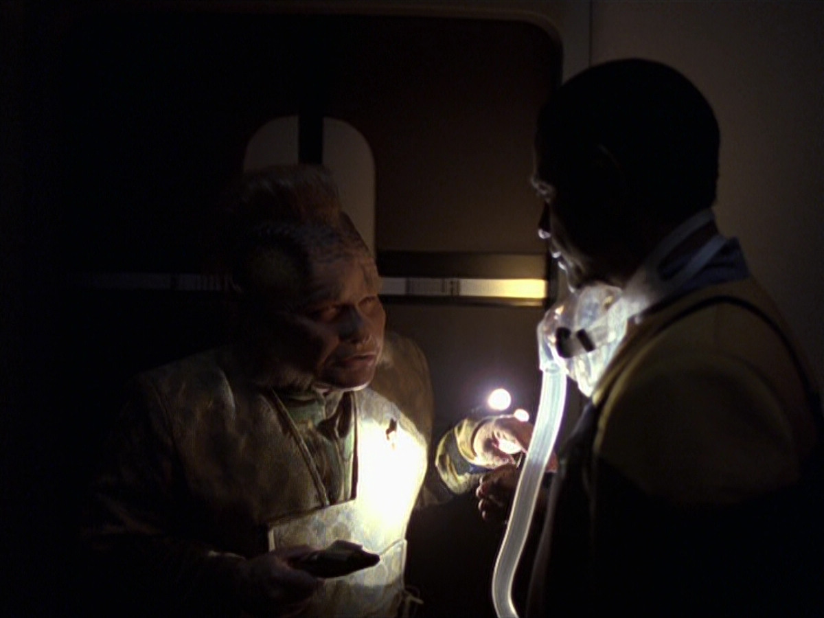 extant_StarTrek_VOY_6x25-TheHauntingOfDeckTwelve_02201.jpg