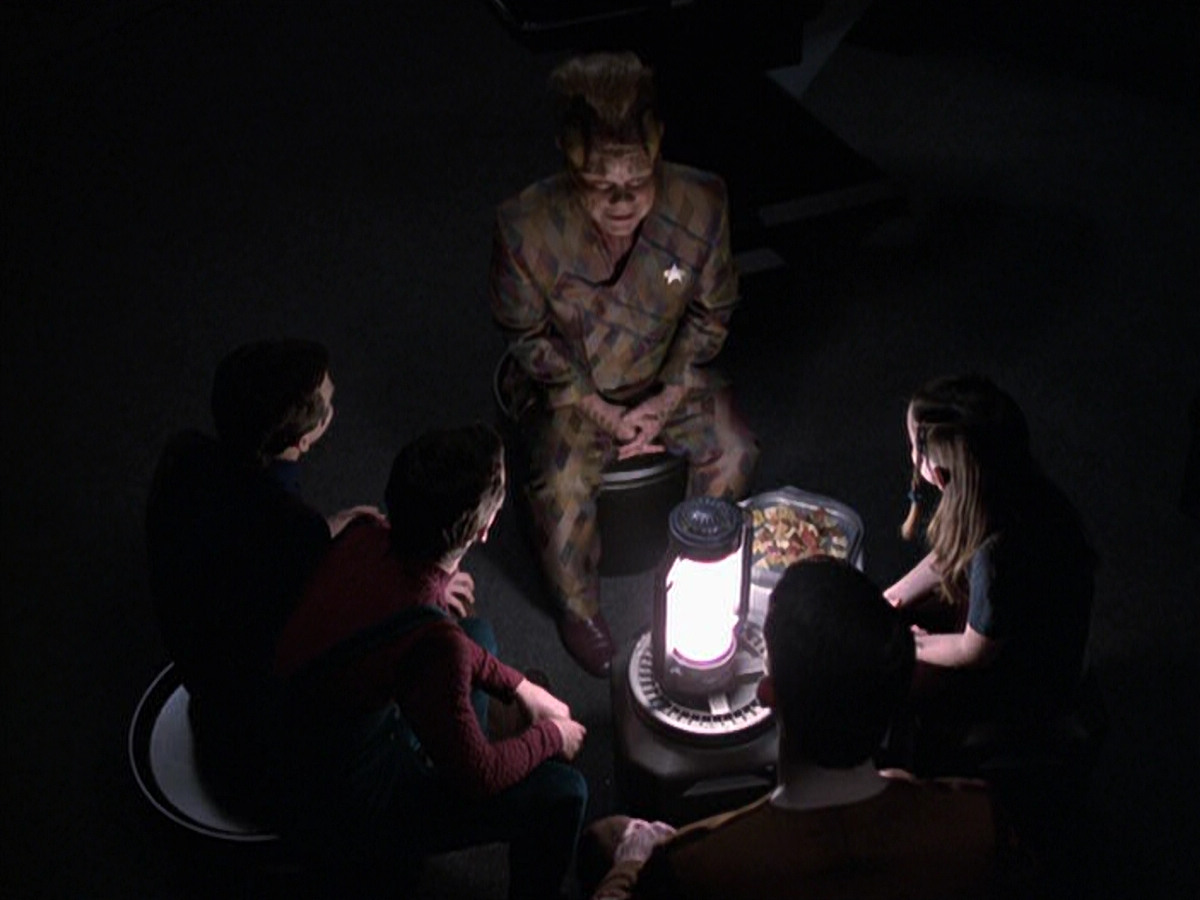 extant_StarTrek_VOY_6x25-TheHauntingOfDeckTwelve_02219.jpg