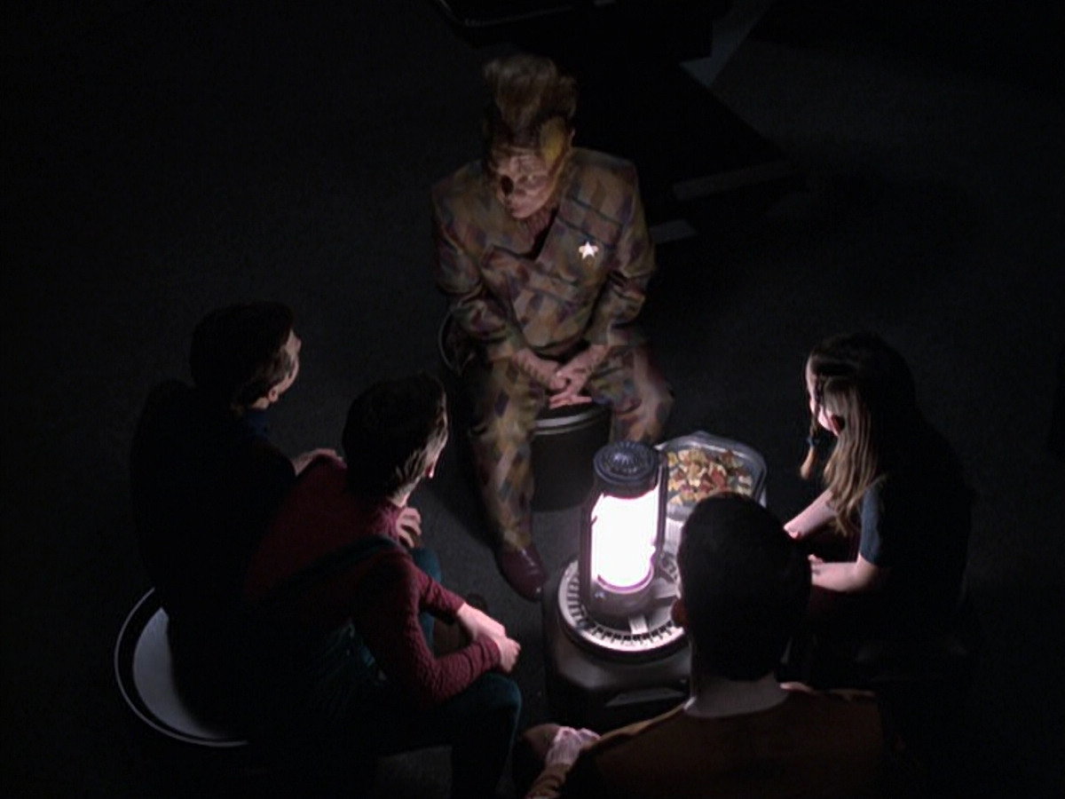 extant_StarTrek_VOY_6x25-TheHauntingOfDeckTwelve_02222.jpg