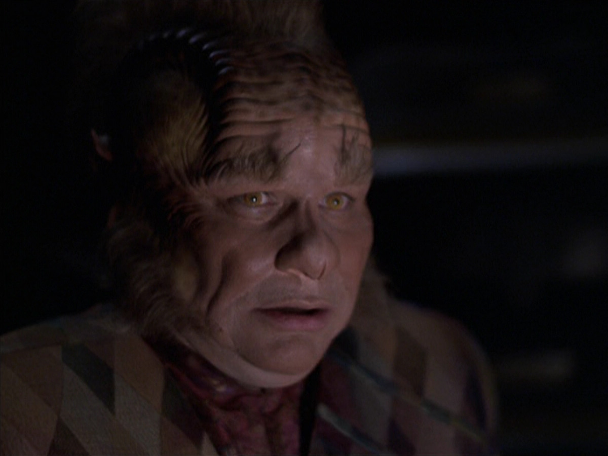 extant_StarTrek_VOY_6x25-TheHauntingOfDeckTwelve_02228.jpg