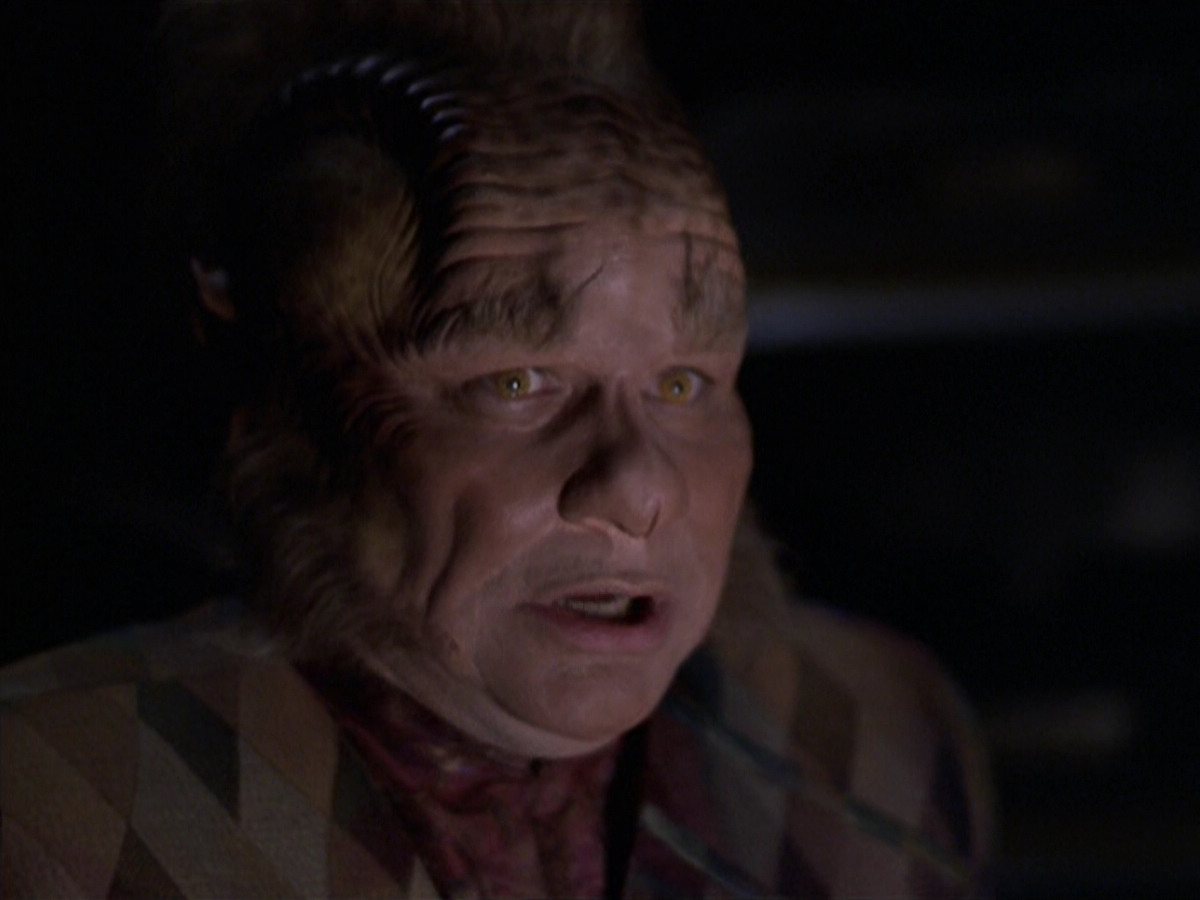 extant_StarTrek_VOY_6x25-TheHauntingOfDeckTwelve_02229.jpg