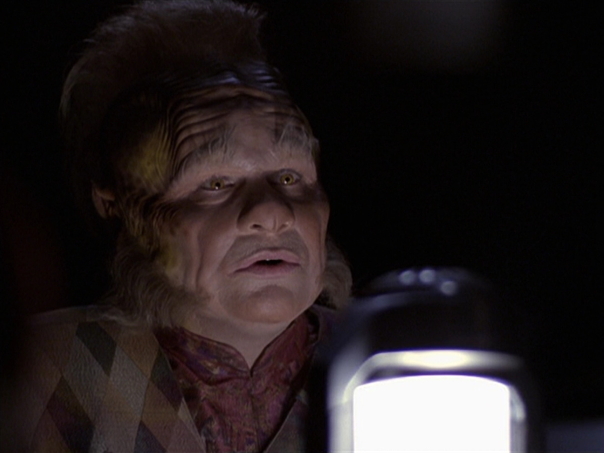 extant_StarTrek_VOY_6x25-TheHauntingOfDeckTwelve_02246.jpg