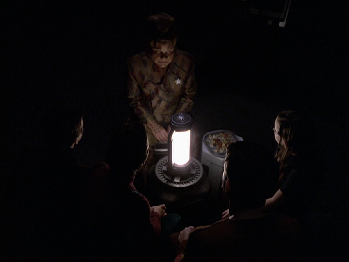 extant_StarTrek_VOY_6x25-TheHauntingOfDeckTwelve_02258.jpg