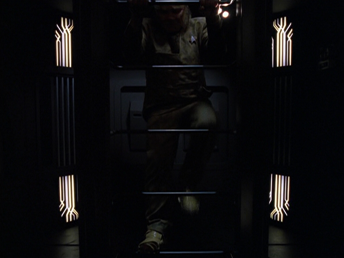 extant_StarTrek_VOY_6x25-TheHauntingOfDeckTwelve_02315.jpg