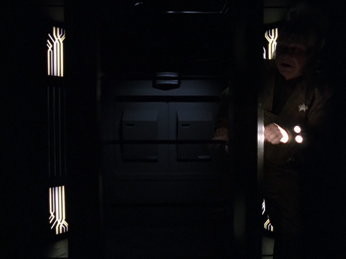 extant_StarTrek_VOY_6x25-TheHauntingOfDeckTwelve_02318.jpg