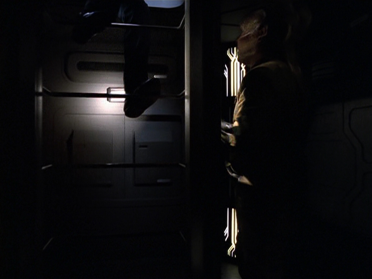 extant_StarTrek_VOY_6x25-TheHauntingOfDeckTwelve_02320.jpg