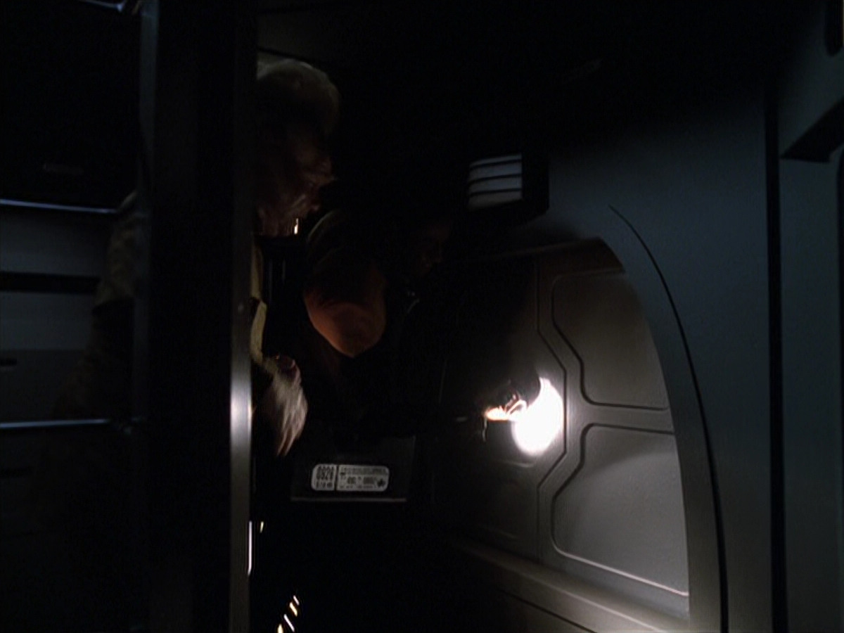 extant_StarTrek_VOY_6x25-TheHauntingOfDeckTwelve_02331.jpg