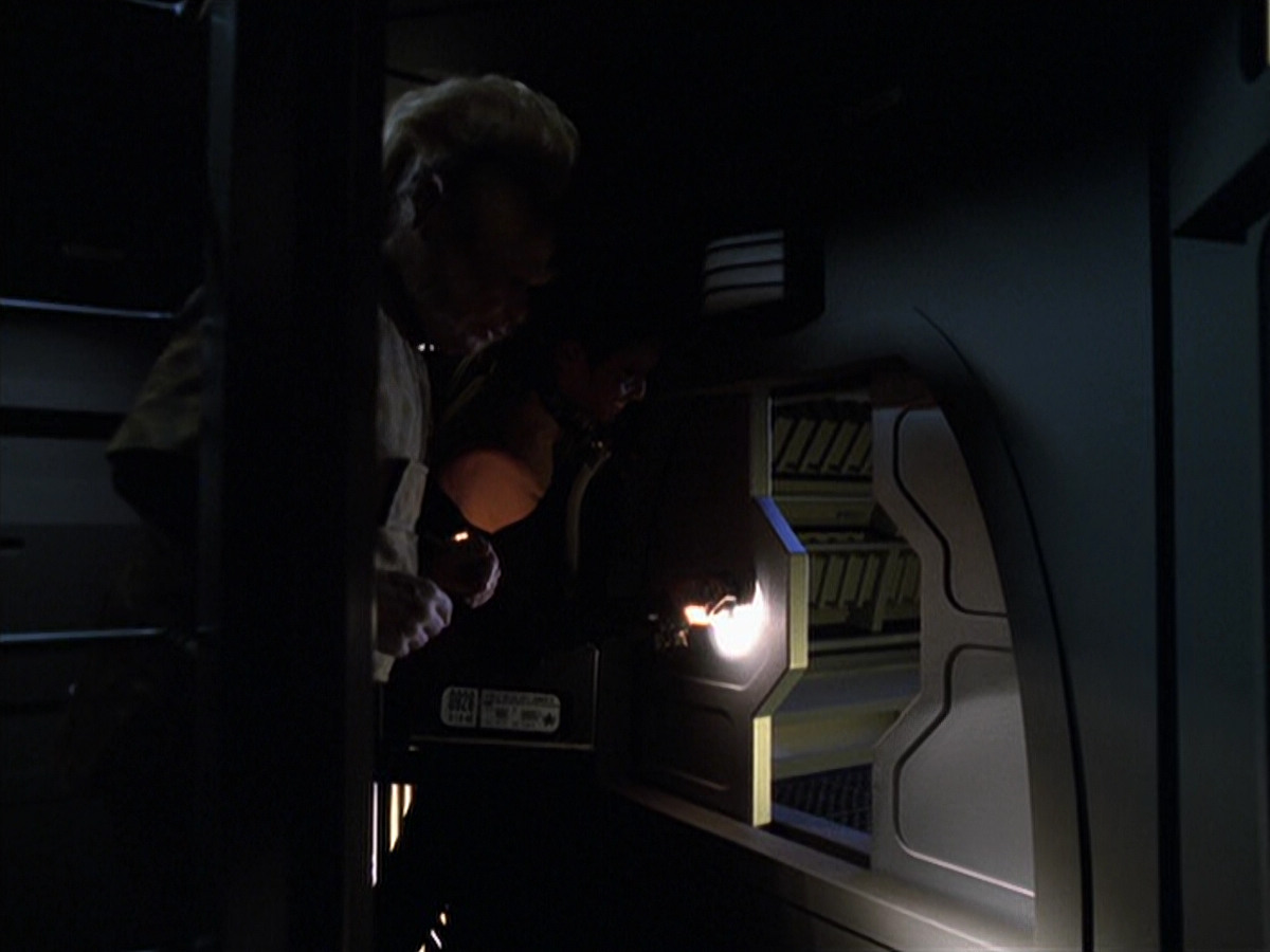 extant_StarTrek_VOY_6x25-TheHauntingOfDeckTwelve_02333.jpg