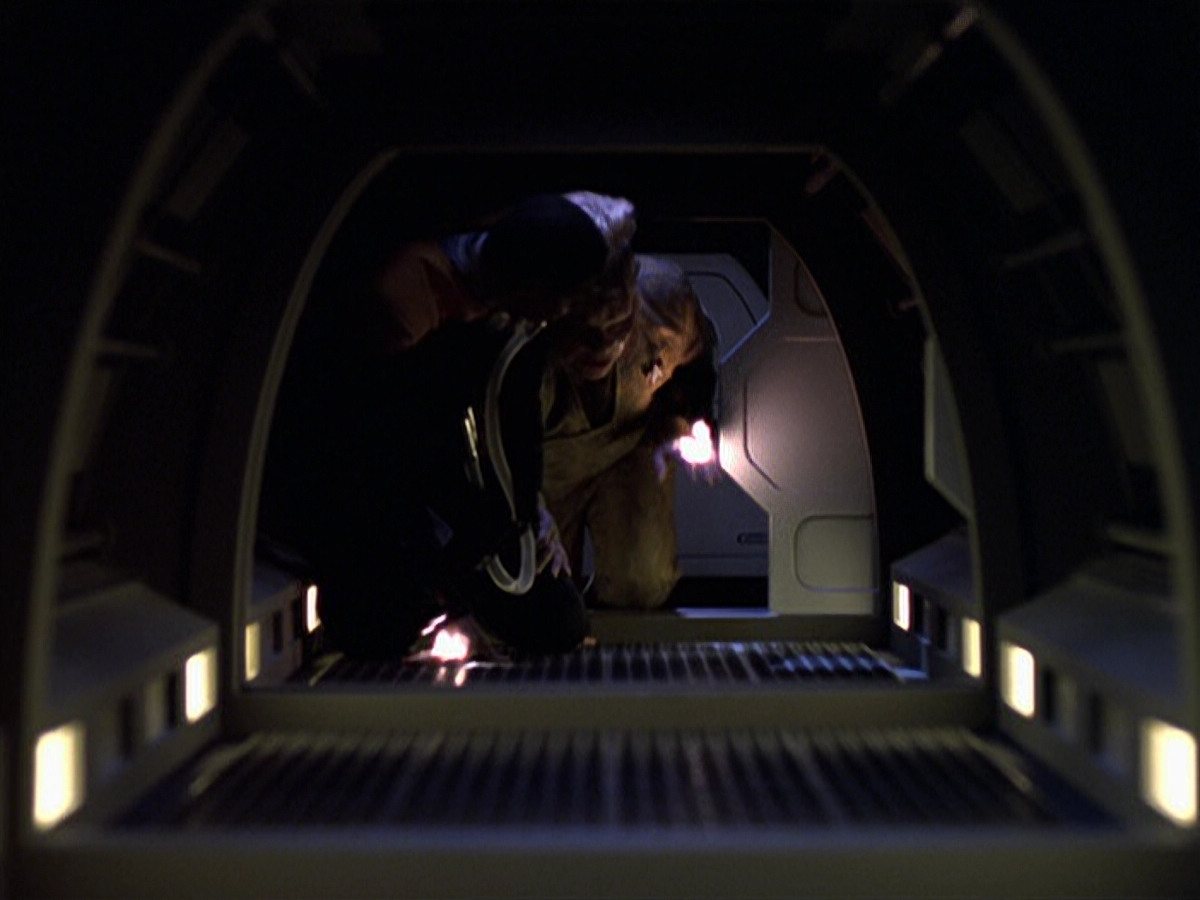 extant_StarTrek_VOY_6x25-TheHauntingOfDeckTwelve_02343.jpg