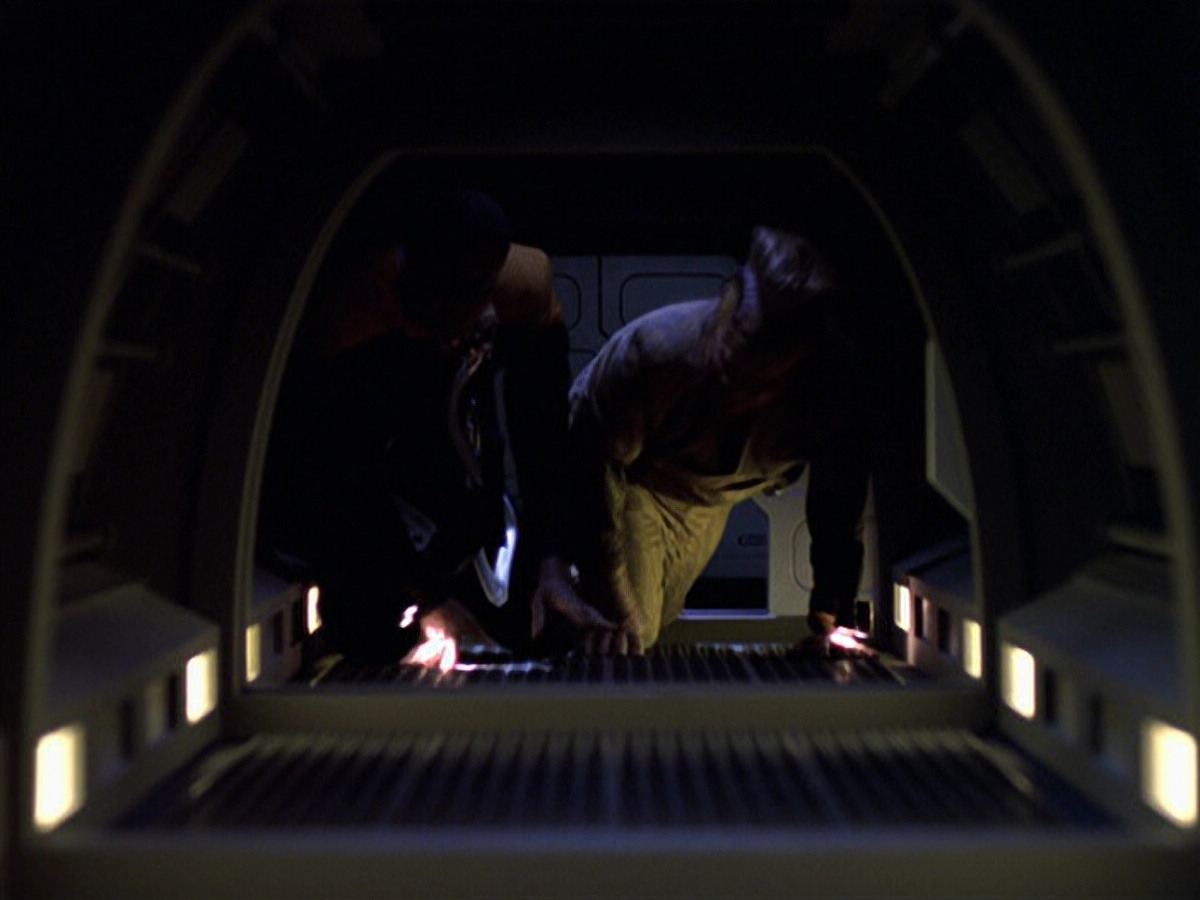 extant_StarTrek_VOY_6x25-TheHauntingOfDeckTwelve_02345.jpg