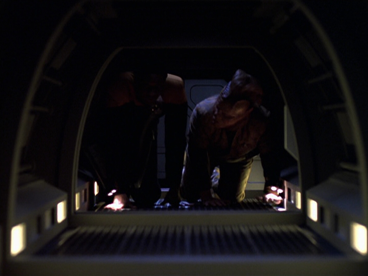 extant_StarTrek_VOY_6x25-TheHauntingOfDeckTwelve_02347.jpg