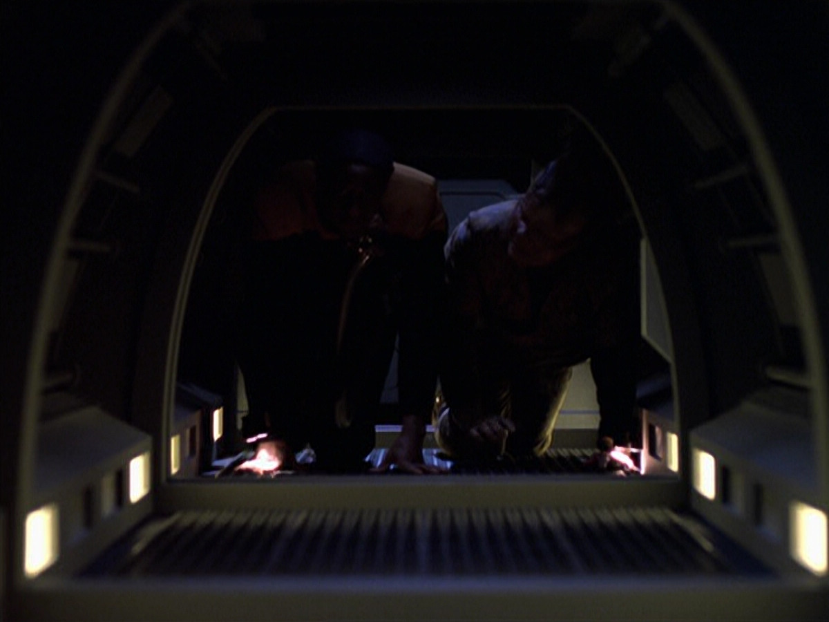 extant_StarTrek_VOY_6x25-TheHauntingOfDeckTwelve_02348.jpg