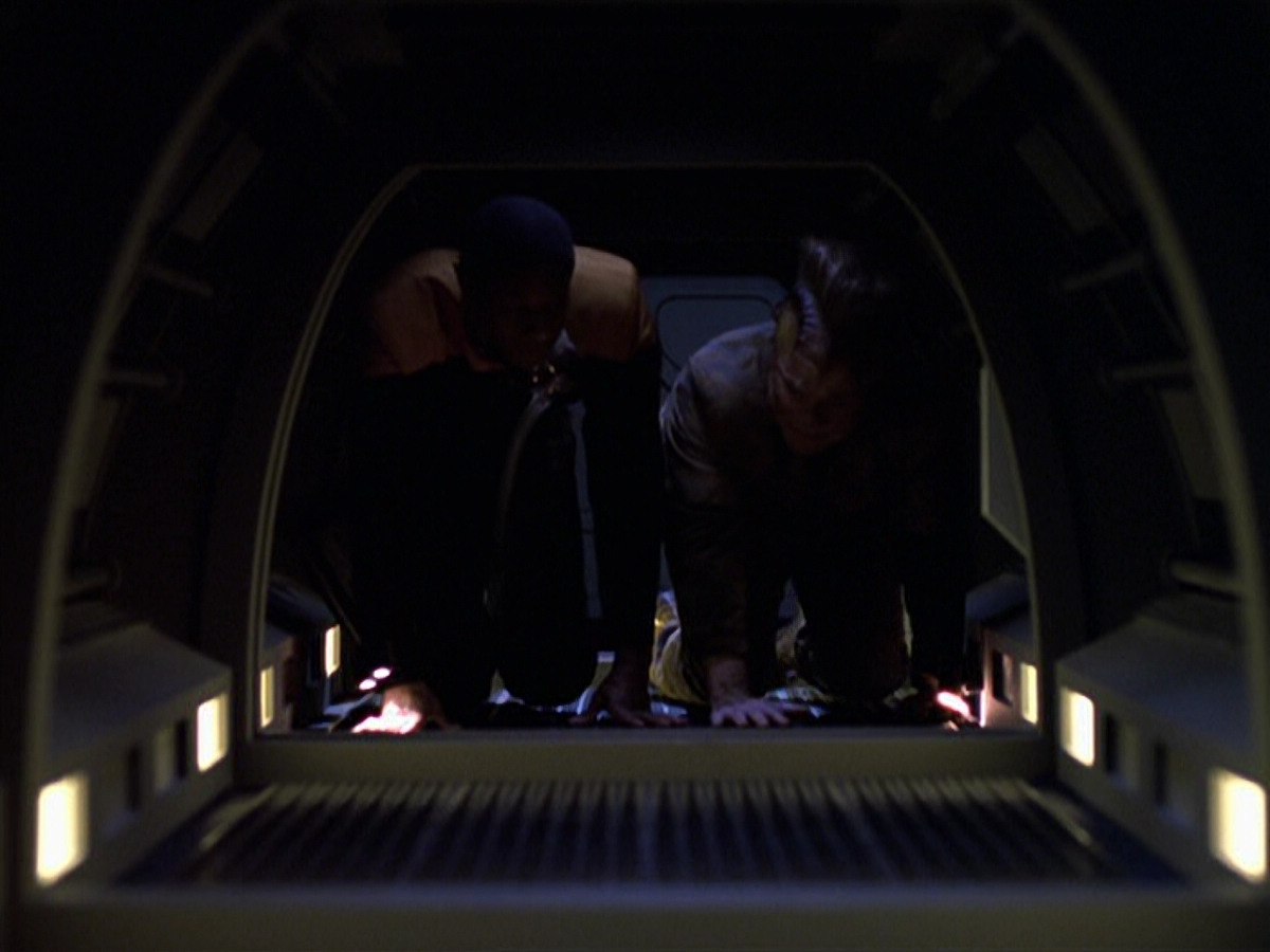 extant_StarTrek_VOY_6x25-TheHauntingOfDeckTwelve_02349.jpg
