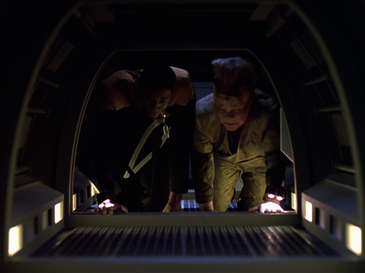 extant_StarTrek_VOY_6x25-TheHauntingOfDeckTwelve_02355.jpg
