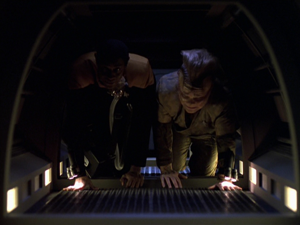 extant_StarTrek_VOY_6x25-TheHauntingOfDeckTwelve_02358.jpg