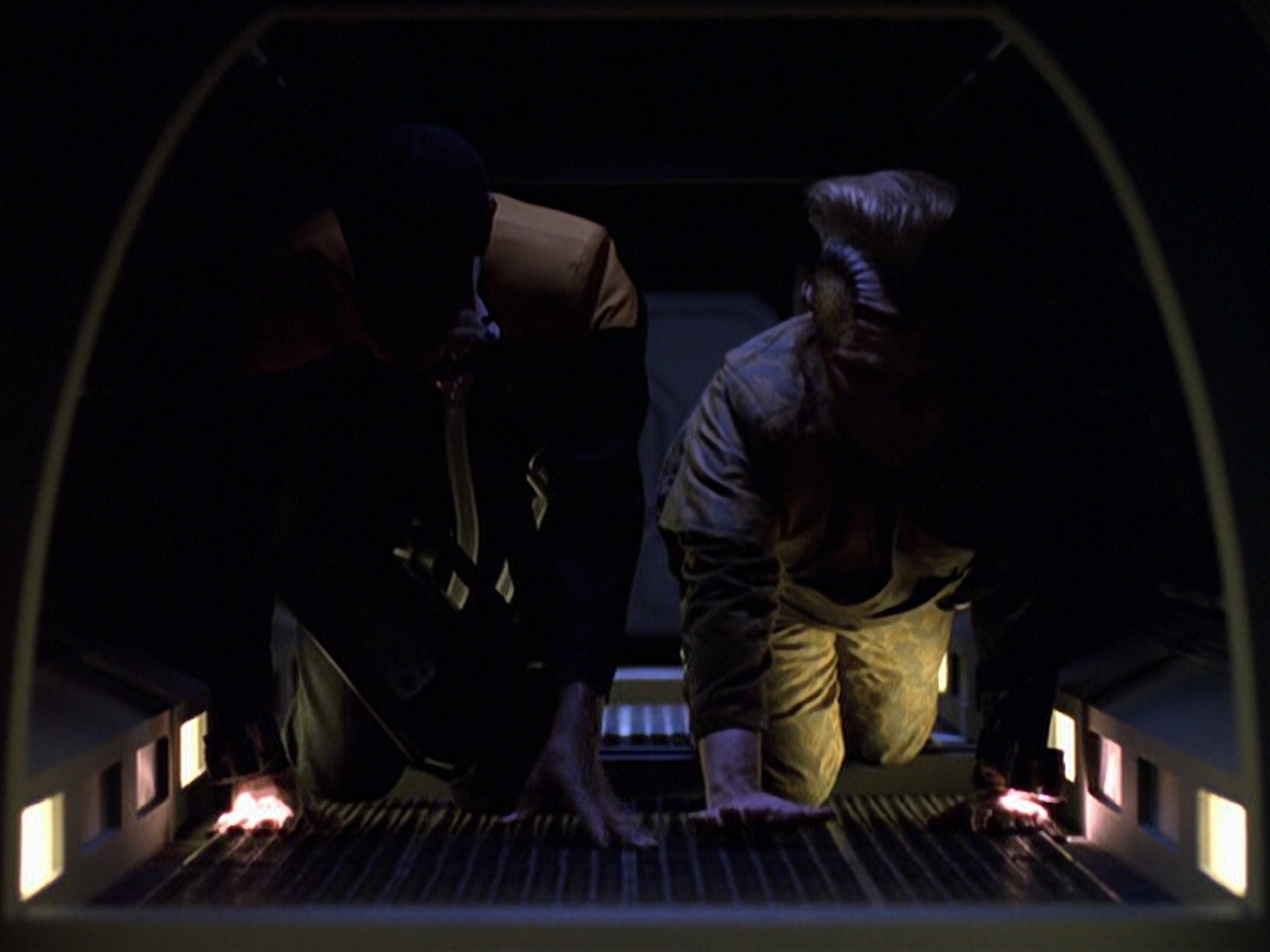 extant_StarTrek_VOY_6x25-TheHauntingOfDeckTwelve_02362.jpg