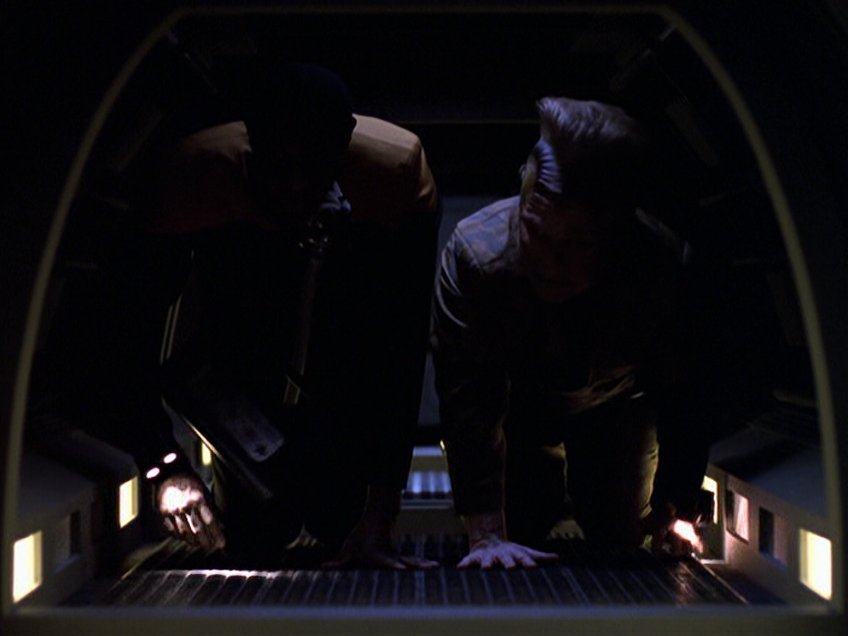 extant_StarTrek_VOY_6x25-TheHauntingOfDeckTwelve_02363.jpg