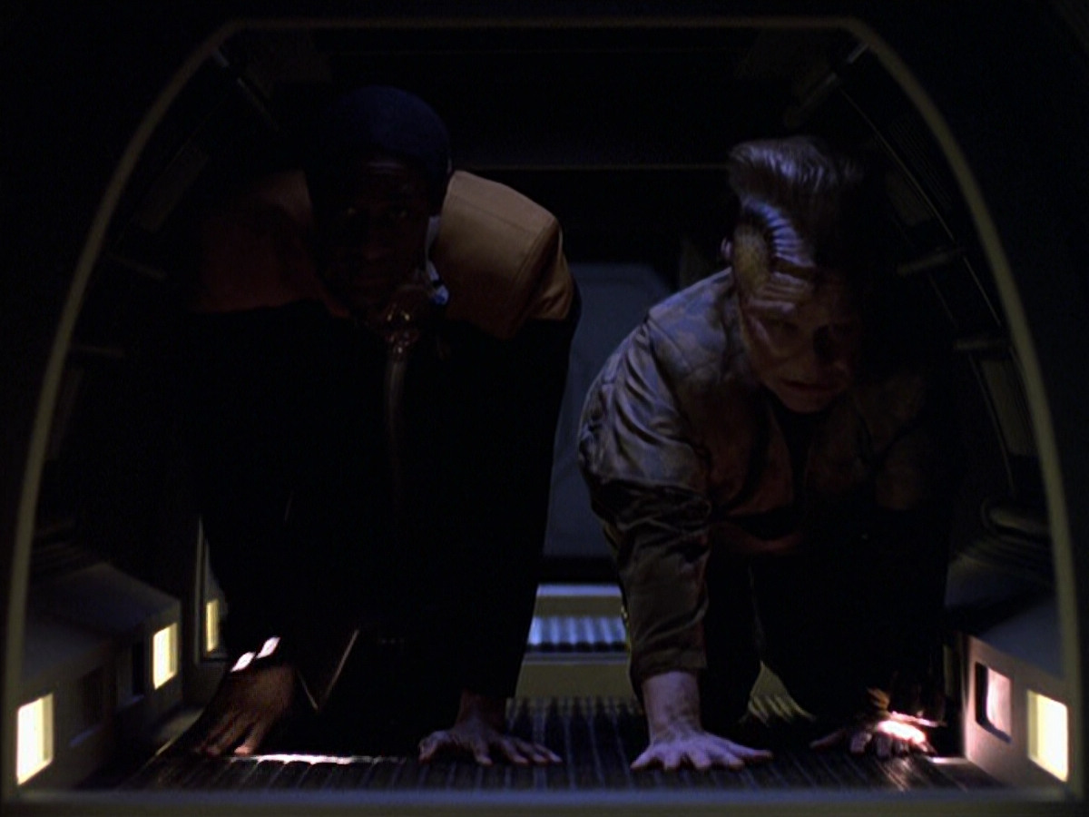extant_StarTrek_VOY_6x25-TheHauntingOfDeckTwelve_02365.jpg