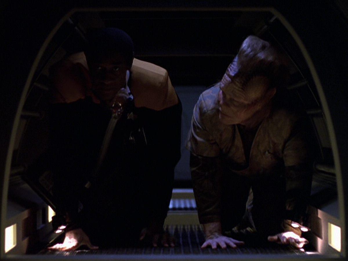extant_StarTrek_VOY_6x25-TheHauntingOfDeckTwelve_02366.jpg