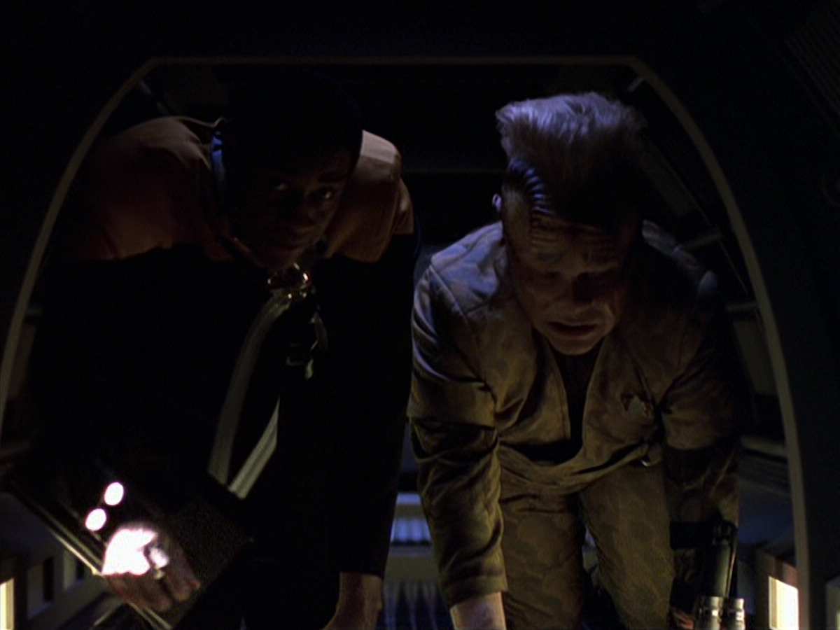extant_StarTrek_VOY_6x25-TheHauntingOfDeckTwelve_02370.jpg