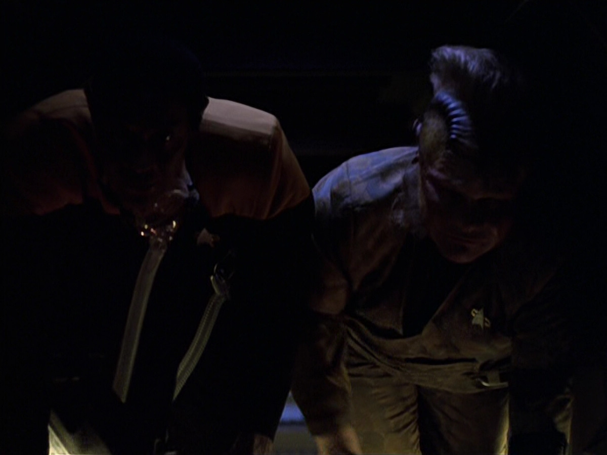 extant_StarTrek_VOY_6x25-TheHauntingOfDeckTwelve_02374.jpg