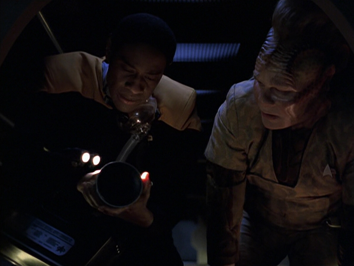 extant_StarTrek_VOY_6x25-TheHauntingOfDeckTwelve_02387.jpg