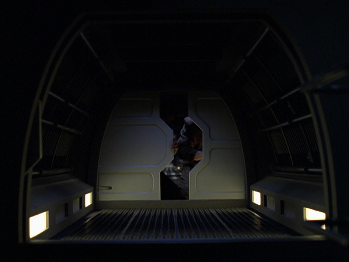 extant_StarTrek_VOY_6x25-TheHauntingOfDeckTwelve_02389.jpg