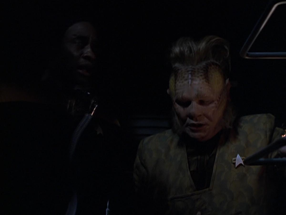 extant_StarTrek_VOY_6x25-TheHauntingOfDeckTwelve_02431.jpg