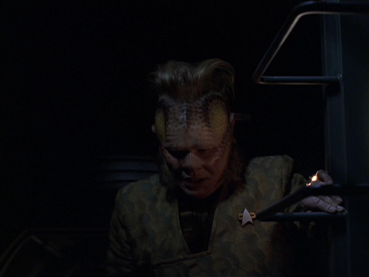 extant_StarTrek_VOY_6x25-TheHauntingOfDeckTwelve_02438.jpg